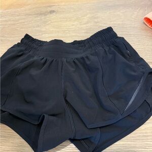 Lululemon 2.5 inch hotty hot size